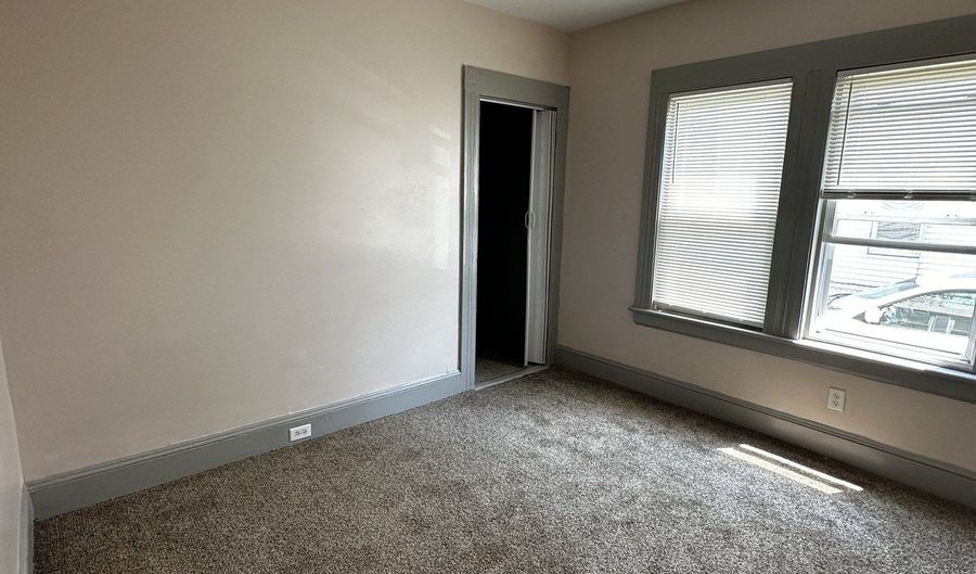 40 Hansen Ave Floor 1, Bridgeport, CT 06605 - 3 Beds, 1 Bath