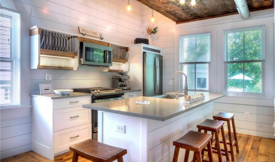 75 Mary St, Newport, RI 02840 - 5 Beds, 4 Bath