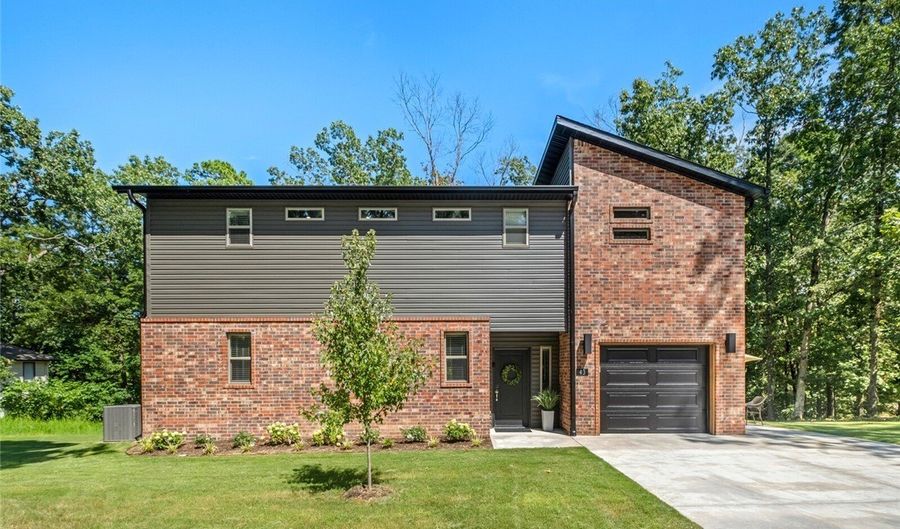 43 Saint Austell Dr, Bella Vista, AR 72714 - 2 Beds, 3 Bath