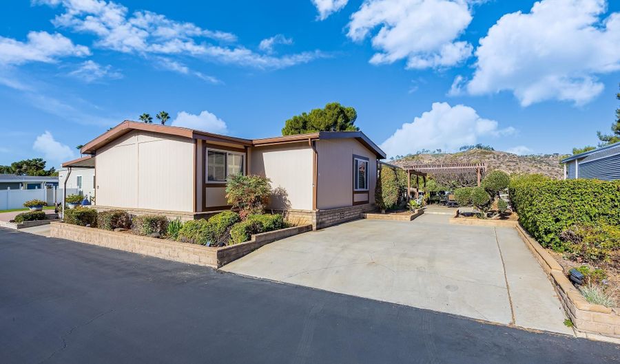 4650 Dulin Rd Unit 12, Fallbrook, CA 92028 - 2 Beds, 2 Bath