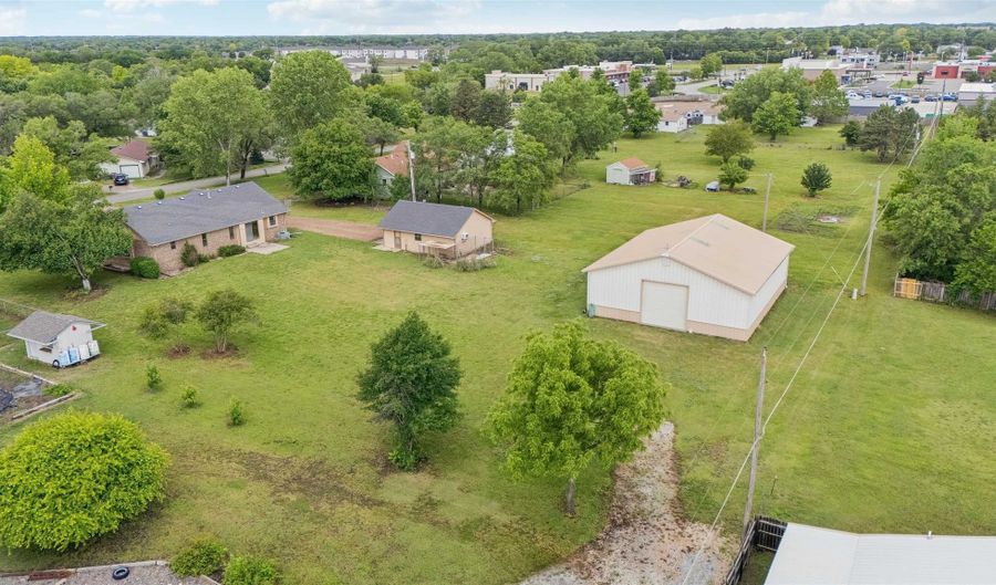 640 S Daisy Ln, Andover, KS 67002 - 3 Beds, 3 Bath