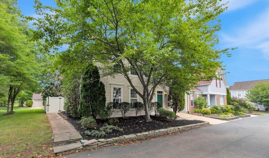 20465 WALSHEID Ter, Ashburn, VA 20147 - 3 Beds, 3 Bath