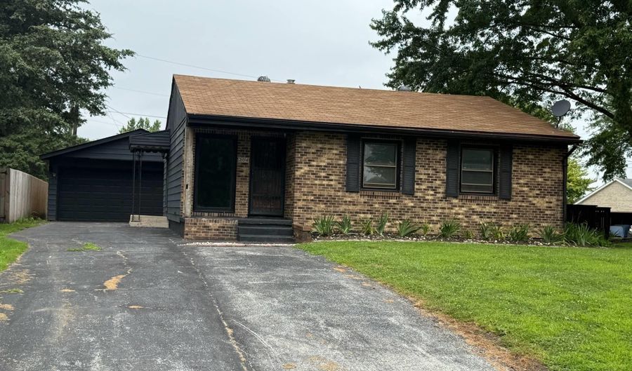 204 7TH St W, Andalusia, IL 61232 - 4 Beds, 2 Bath