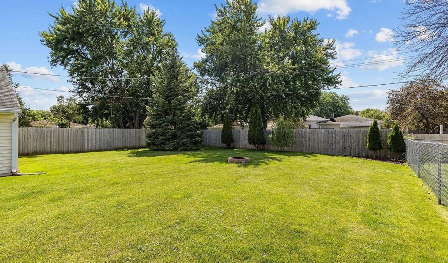 2607 S FOUNTAIN Ave, Appleton, WI 54914 - 4 Beds, 2 Bath