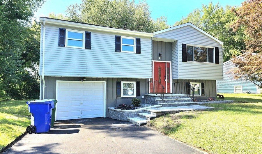 1 Jaybee Dr, Bloomfield, CT 06002 - 3 Beds, 2 Bath