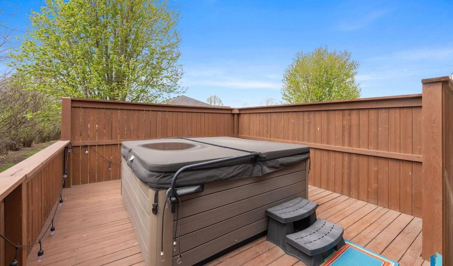 1005 Walnut St, Beresford, SD 57004 - 6 Beds, 4 Bath