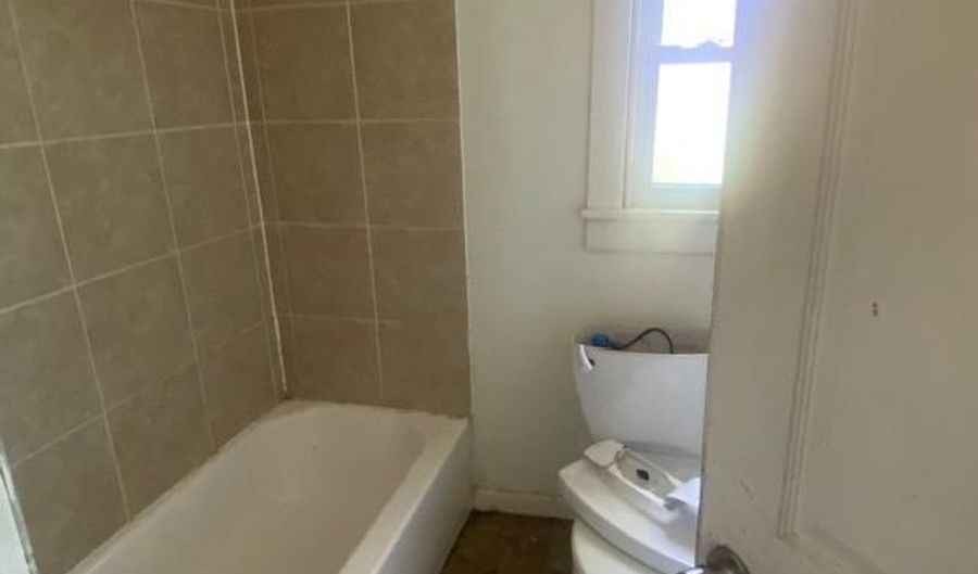 1105 W 9th St, Alton, IL 62002 - 2 Beds, 1 Bath
