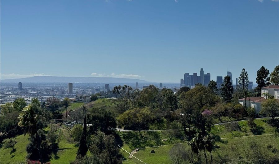 585 W Avenue 46, Los Angeles, CA 90065 - 2 Beds, 2 Bath