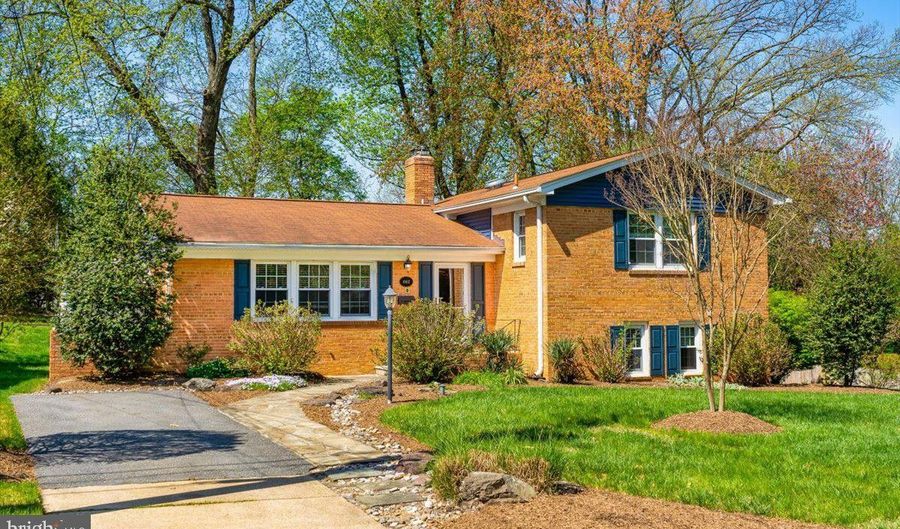 10612 STONEYHILL Ct, Silver Spring, MD 20901 - 4 Beds, 3 Bath