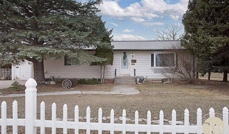 208 S F St, Bridger, MT 59014 - 4 Beds, 2 Bath