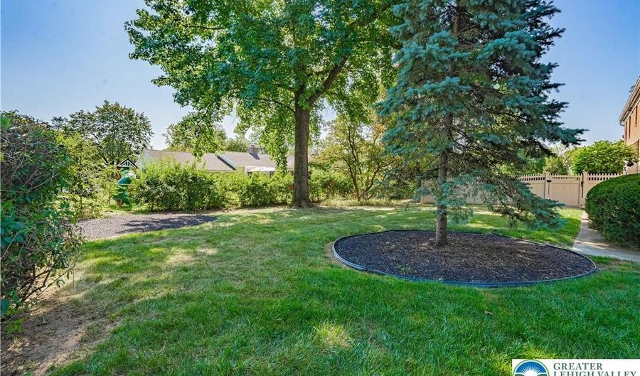 1425 N 39th St, Allentown, PA 18104 - 4 Beds, 3 Bath