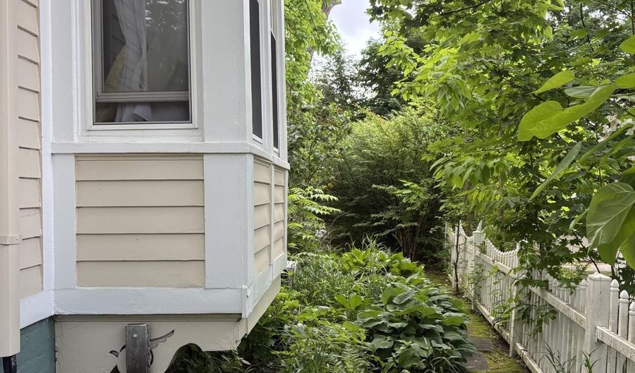 52 S Allen St, Albany, NY 12208 - 3 Beds, 4 Bath