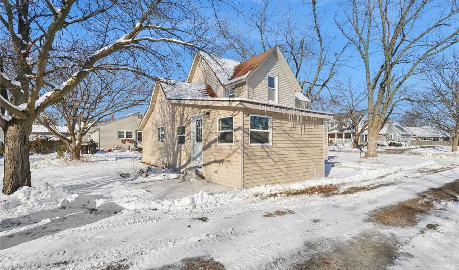 1307 Greene St, Adel, IA 50003 - 3 Beds, 2 Bath