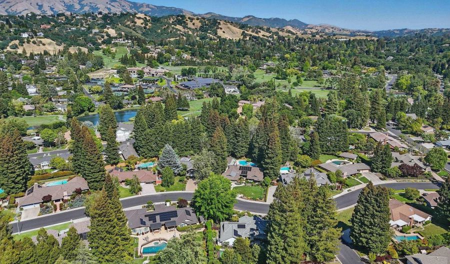 235 Saint Paul Dr, Alamo, CA 94507 - 5 Beds, 3 Bath