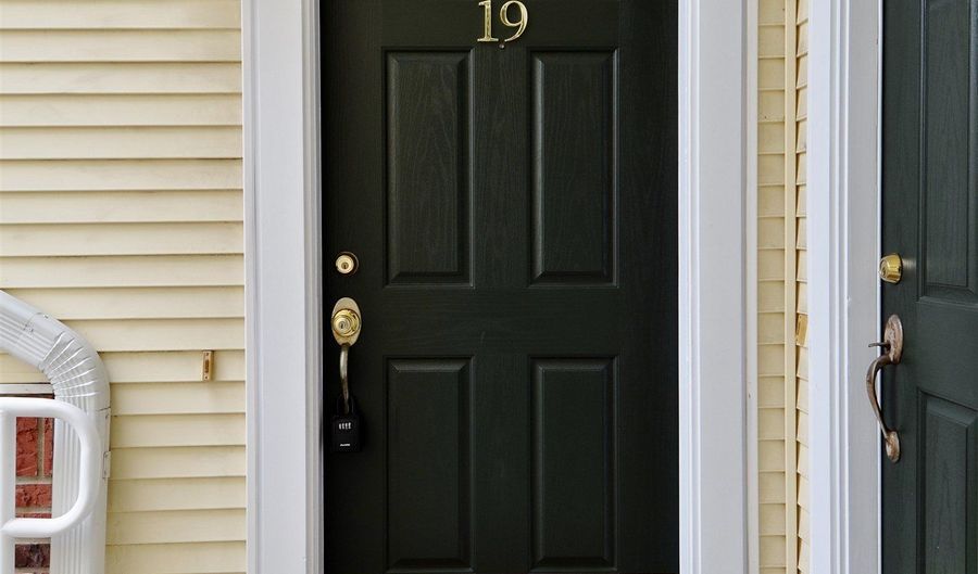 19 MARINA Dr, Bayonne, NJ 07002 - 2 Beds, 3 Bath