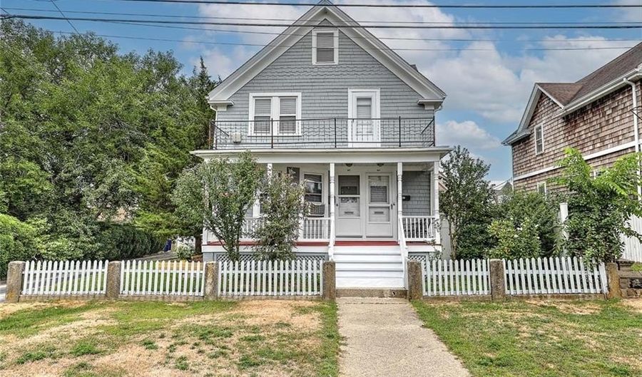 40 Brightridge Ave, East Providence, RI 02914 - 2 Beds, 1 Bath