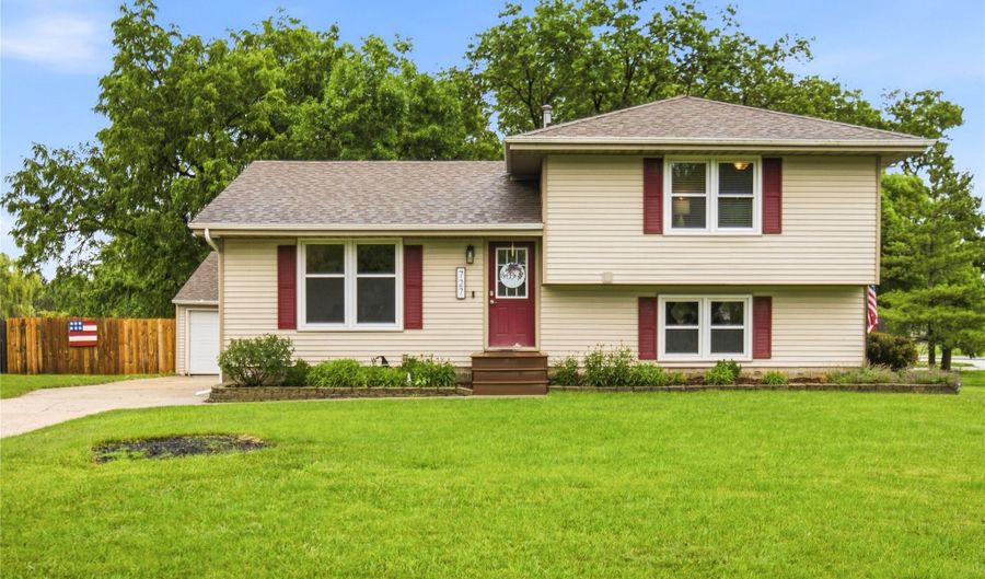 727 22nd Ave SW, Altoona, IA 50009 - 4 Beds, 2 Bath