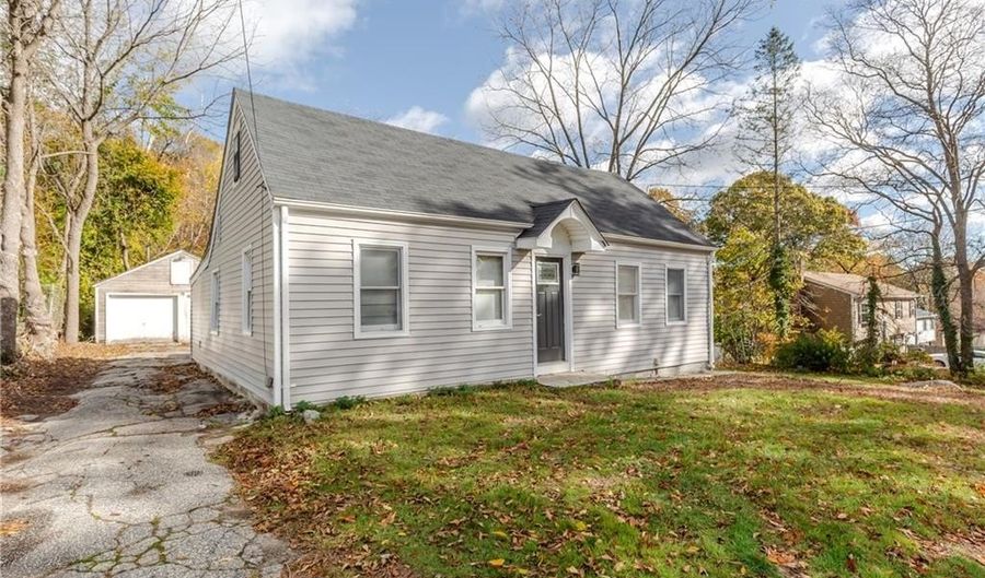30 Bear Hill Rd, Cumberland, RI 02864 - 3 Beds, 1 Bath