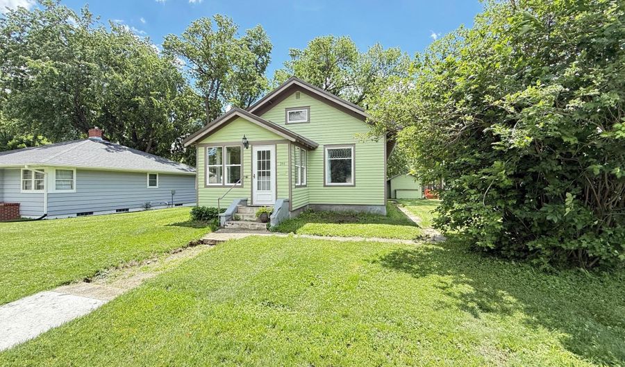 246 E Rooney Ave, Appleton, MN 56208 - 2 Beds, 2 Bath