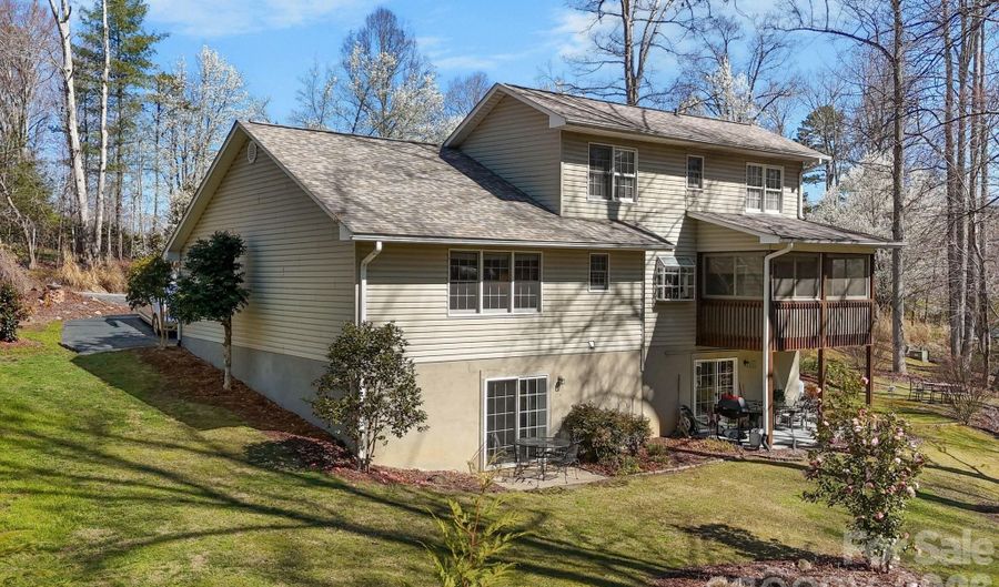 145 Fox Glen Dr, Arden, NC 28704 - 4 Beds, 4 Bath