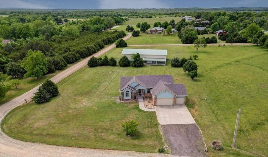 10307 Quail Ln, Arkansas City, KS 67005 - 4 Beds, 3 Bath