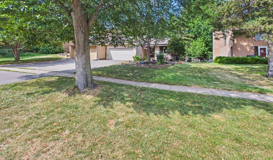 14387 Embry Path, Apple Valley, MN 55124 - 3 Beds, 3 Bath