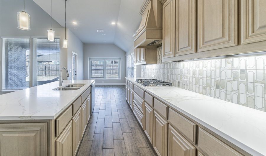 1049 Snowy Owl Dr, Alvarado, TX 76009 - 5 Beds, 4 Bath