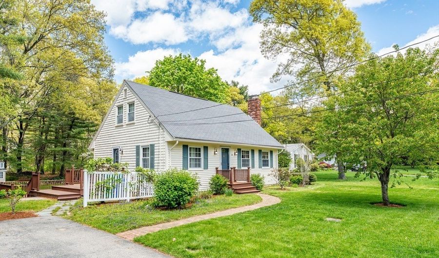 34 Oakhill Ave, Attleboro, MA 02703 - 3 Beds, 2 Bath