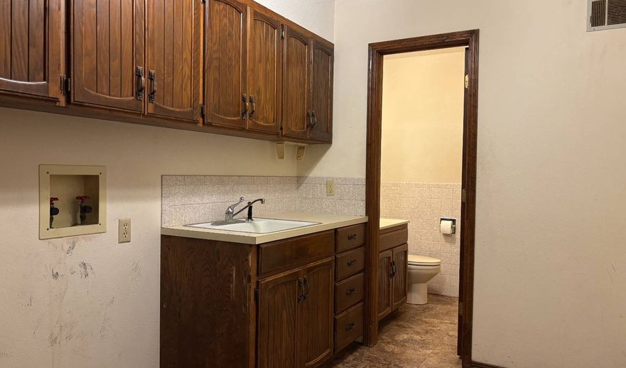 1714 Windsor Cv, Alva, OK 73717 - 3 Beds, 3 Bath