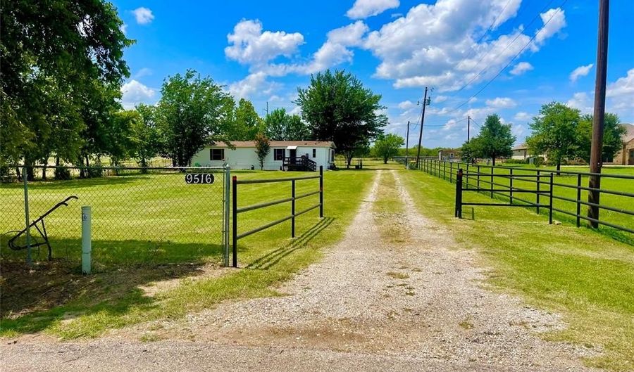 9516 County Road 513, Alvarado, TX 76009 - 2 Beds, 2 Bath