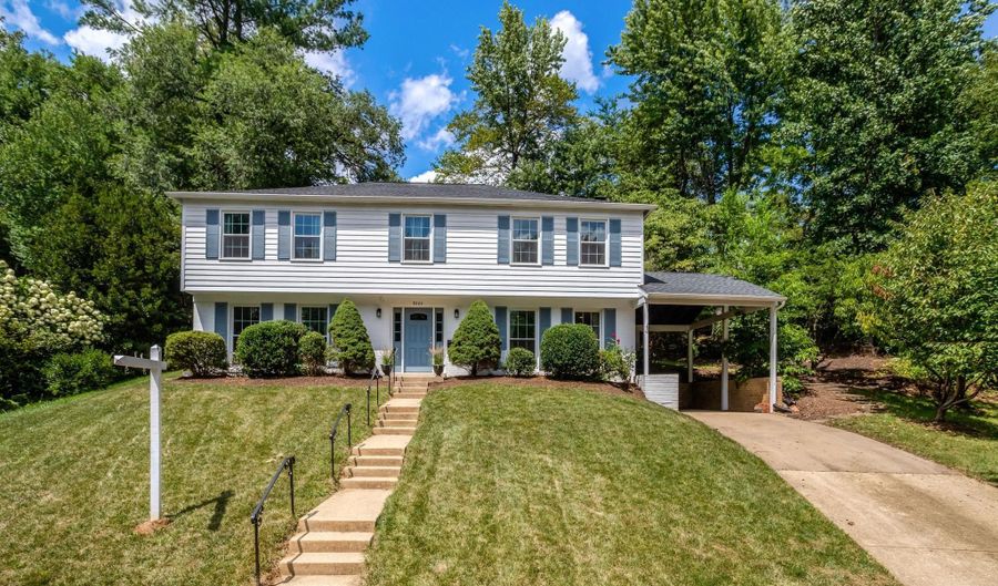 8302 NIGHTINGALE Ct, Annandale, VA 22003 - 4 Beds, 3 Bath