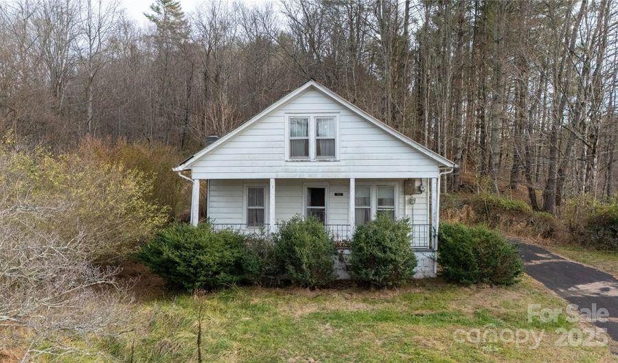 141 Burleson Dr, Bakersville, NC 28705 - 2 Beds, 1 Bath