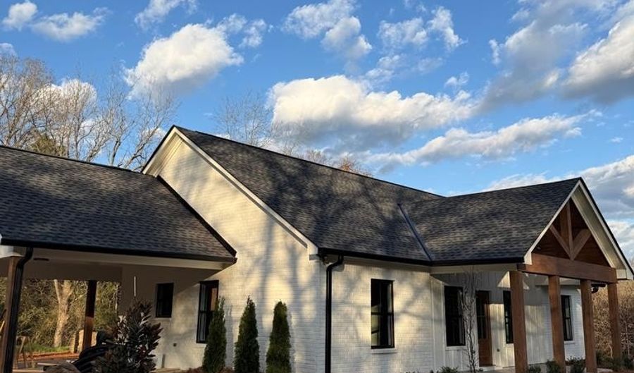 28 W Long St, Abbeville, MS 38601 - 3 Beds, 2 Bath