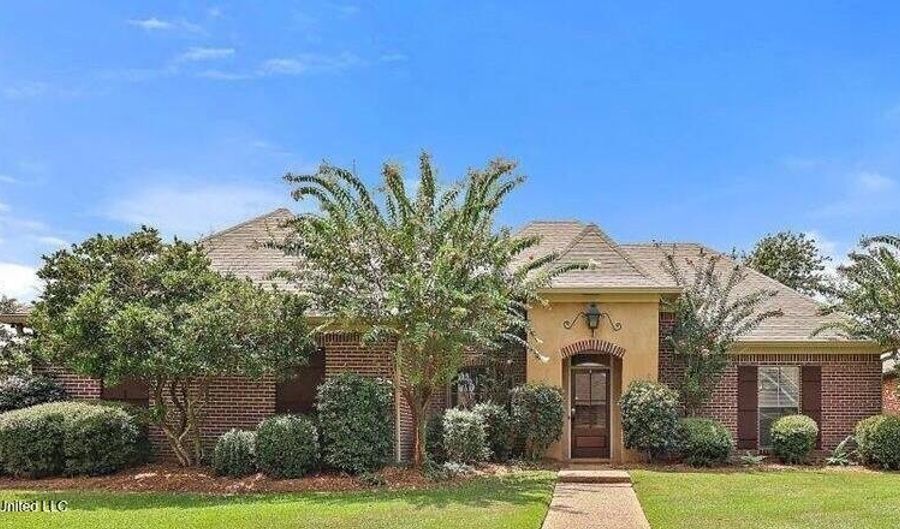 113 W Pinebrook Dr, Brandon, MS 39047 - 3 Beds, 2 Bath
