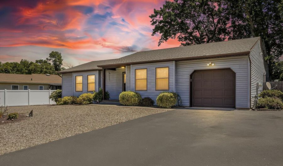 60 Pelican Dr, Bayville, NJ 08721 - 3 Beds, 2 Bath