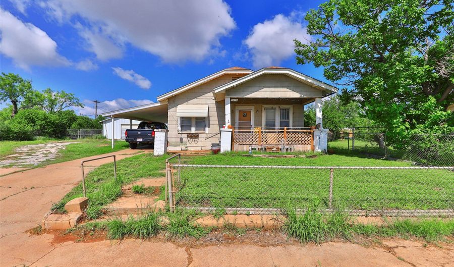 1814 Commercial Ave, Anson, TX 79501 - 3 Beds, 2 Bath