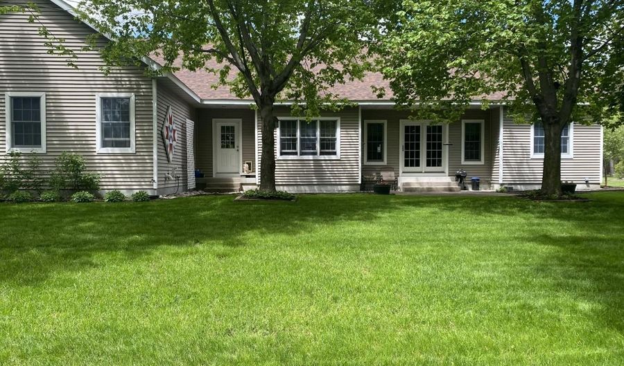 1430 SHERWOOD Ct, Wisconsin Rapids, WI 54494 - 4 Beds, 3 Bath