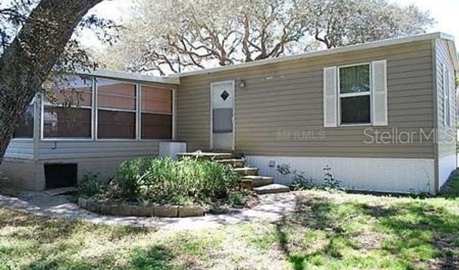 25624 MADISON St, Astatula, FL 34705 - 2 Beds, 1 Bath