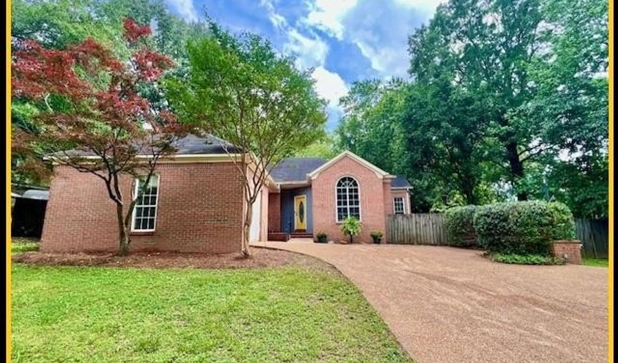 118 TRIANON St, Batesville, MS 38606 - 3 Beds, 3 Bath