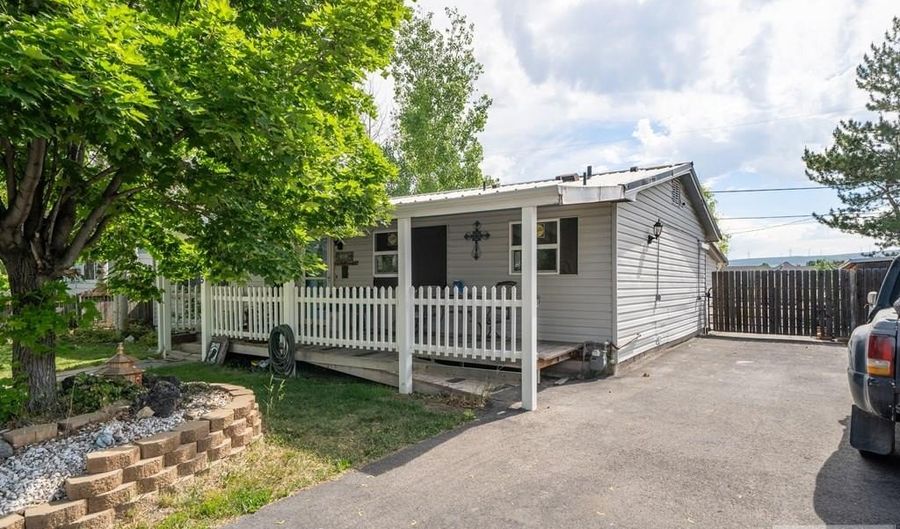 3885 Ross Ave, Ammon, ID 83406 - 4 Beds, 2 Bath