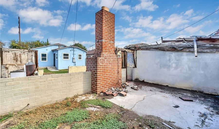 926 E 97th St, Los Angeles, CA 90002 - 2 Beds, 1 Bath