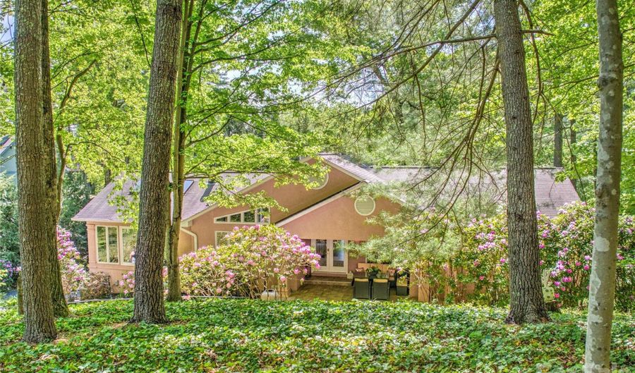 200 Robinhood Rd, Asheville, NC 28804 - 4 Beds, 4 Bath