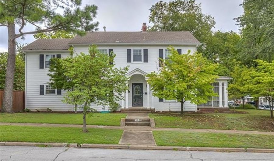 2102 E 17th St, Tulsa, OK 74104 - 4 Beds, 3 Bath