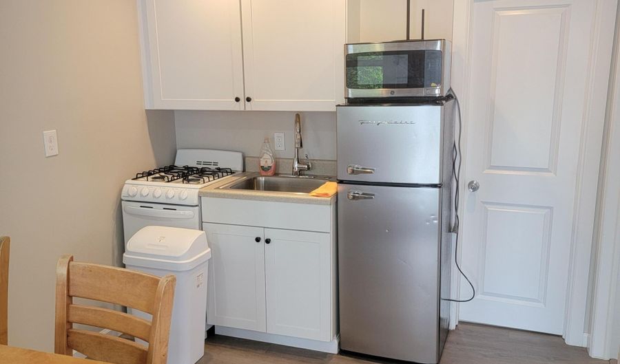 206 16th Ave Rear, Belmar, NJ 07719 - 2 Beds, 1 Bath
