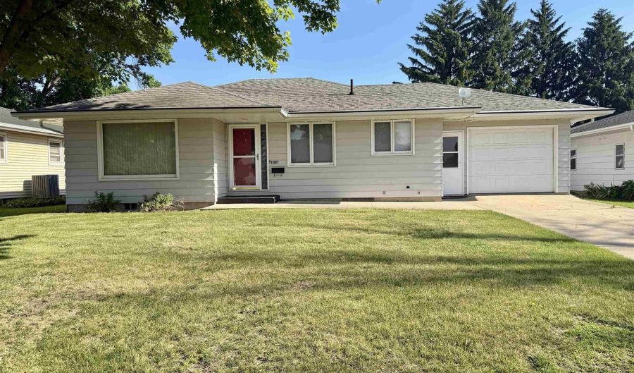 1107 4Th Ave, Ackley, IA 50601 - 2 Beds, 2 Bath
