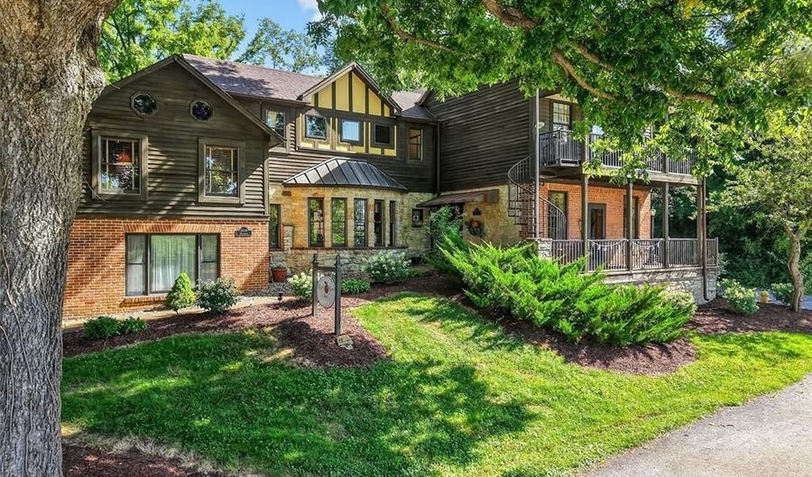 5549 Main St, Augusta, MO 63332 - 5 Beds, 5 Bath
