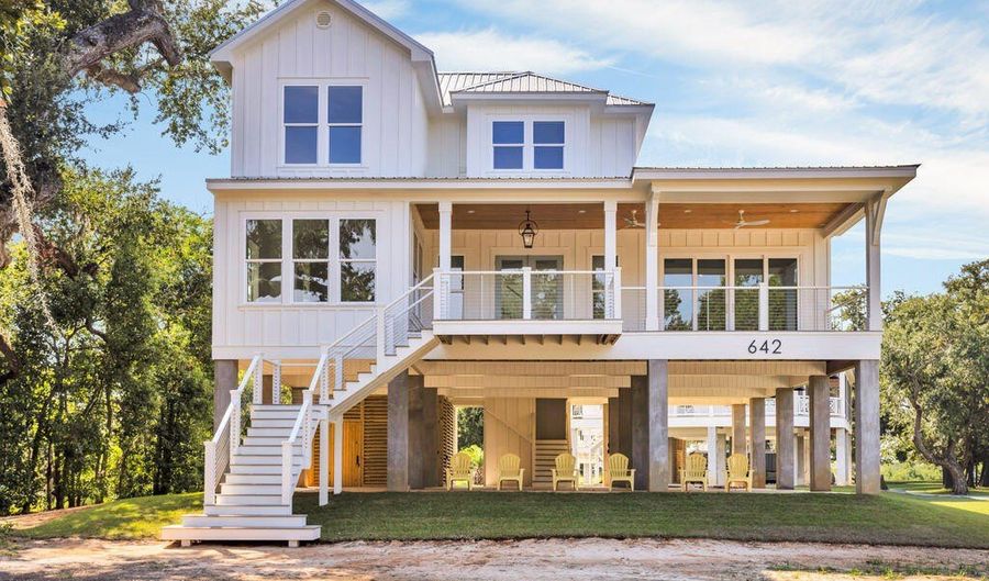 642 N Beach Blvd, Bay St. Louis, MS 39520 - 5 Beds, 4 Bath