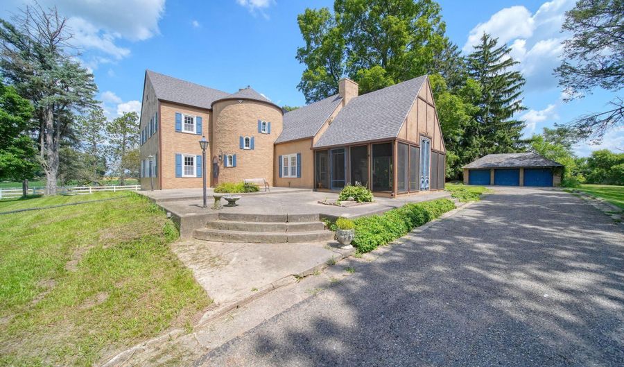 7295 N Gibbs Rd, Albion, MI 49224 - 5 Beds, 3 Bath