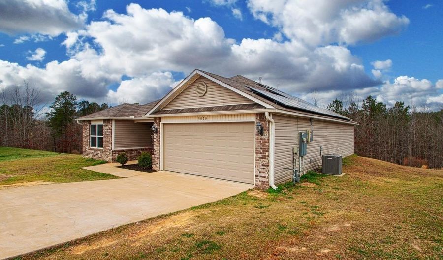 5000 Red Fox Trl, Bauxite, AR 72011 - 4 Beds, 2 Bath
