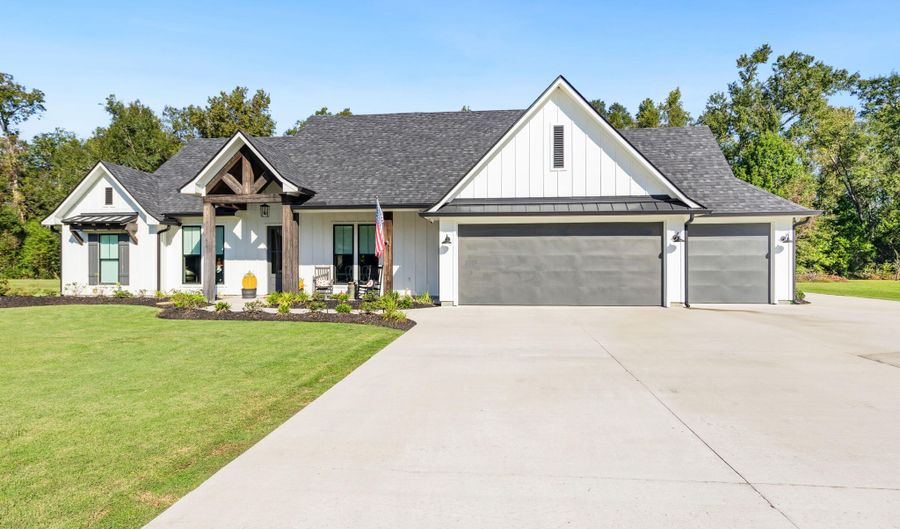 1090 Sandy Ln, Arnaudville, LA 70512 - 4 Beds, 2 Bath